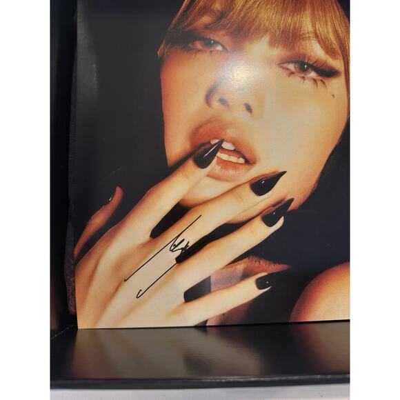 Lisa Lalisa Blackpink SIGNED Alter Ego CD T-Shirt Boxset Alter Ego Version SMALL - Picture 3 of 5